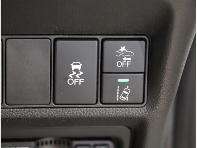 ステップワゴンスパーダ スパーダホンダセンシング 盗難防止 助手席エアバッグ Wパワスラ 地デジ LEDライト 横滑り防止システム オートエアコン リアカメラ ドライブレコーダー装着車 USB ナビ&TV 三列シート(31枚目)