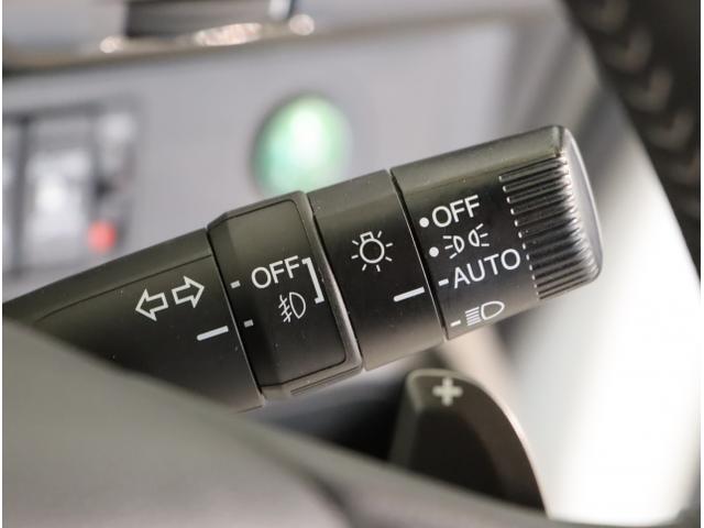 ステップワゴンスパーダ スパーダホンダセンシング 盗難防止 助手席エアバッグ Wパワスラ 地デジ LEDライト 横滑り防止システム オートエアコン リアカメラ ドライブレコーダー装着車 USB ナビ&TV 三列シート(34枚目)