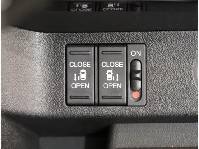 ステップワゴンスパーダ スパーダホンダセンシング 盗難防止 助手席エアバッグ Wパワスラ 地デジ LEDライト 横滑り防止システム オートエアコン リアカメラ ドライブレコーダー装着車 USB ナビ&TV 三列シート(35枚目)