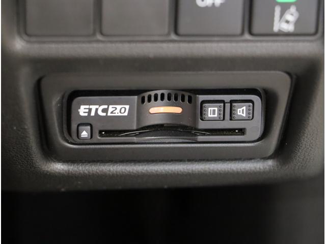 ステップワゴンスパーダ スパーダホンダセンシング 盗難防止 助手席エアバッグ Wパワスラ 地デジ LEDライト 横滑り防止システム オートエアコン リアカメラ ドライブレコーダー装着車 USB ナビ&TV 三列シート(36枚目)