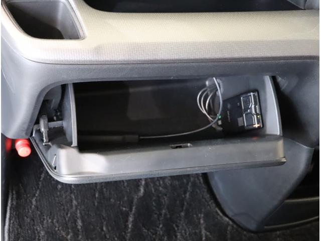 ステップワゴンスパーダ スパーダホンダセンシング 盗難防止 助手席エアバッグ Wパワスラ 地デジ LEDライト 横滑り防止システム オートエアコン リアカメラ ドライブレコーダー装着車 USB ナビ&TV 三列シート(42枚目)