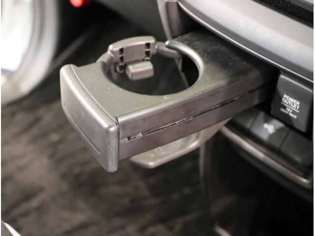 ステップワゴンスパーダ スパーダホンダセンシング 盗難防止 助手席エアバッグ Wパワスラ 地デジ LEDライト 横滑り防止システム オートエアコン リアカメラ ドライブレコーダー装着車 USB ナビ&TV 三列シート(43枚目)