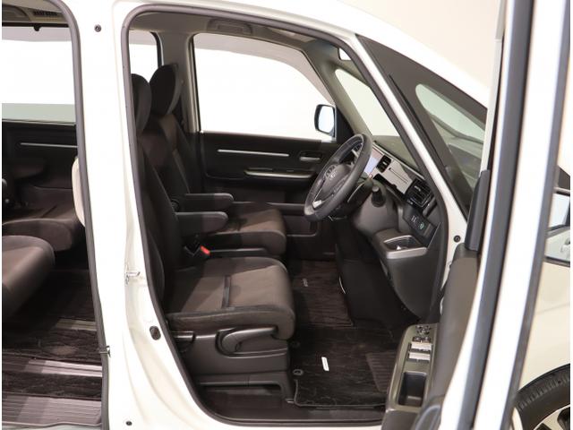 ステップワゴンスパーダ スパーダホンダセンシング 盗難防止 助手席エアバッグ Wパワスラ 地デジ LEDライト 横滑り防止システム オートエアコン リアカメラ ドライブレコーダー装着車 USB ナビ&TV 三列シート(44枚目)