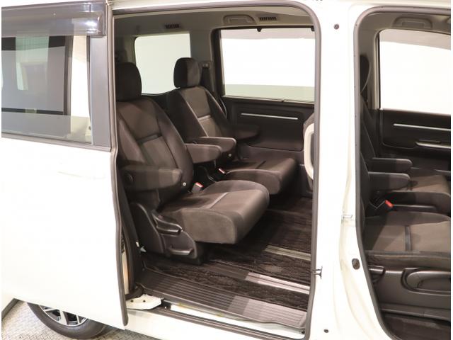 ステップワゴンスパーダ スパーダホンダセンシング 盗難防止 助手席エアバッグ Wパワスラ 地デジ LEDライト 横滑り防止システム オートエアコン リアカメラ ドライブレコーダー装着車 USB ナビ&TV 三列シート(45枚目)