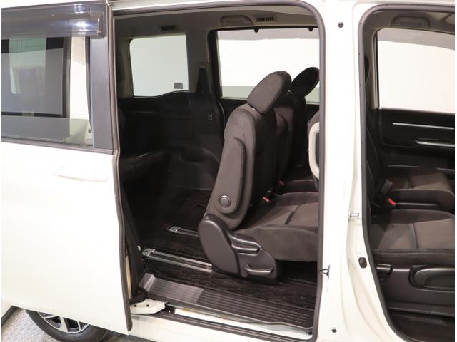 ステップワゴンスパーダ スパーダホンダセンシング 盗難防止 助手席エアバッグ Wパワスラ 地デジ LEDライト 横滑り防止システム オートエアコン リアカメラ ドライブレコーダー装着車 USB ナビ&TV 三列シート(46枚目)