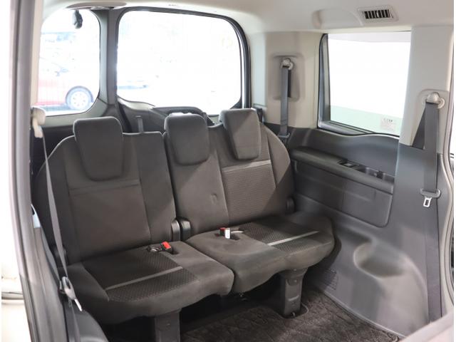 ステップワゴンスパーダ スパーダホンダセンシング 盗難防止 助手席エアバッグ Wパワスラ 地デジ LEDライト 横滑り防止システム オートエアコン リアカメラ ドライブレコーダー装着車 USB ナビ&TV 三列シート(47枚目)