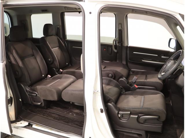 ステップワゴンスパーダ スパーダホンダセンシング 盗難防止 助手席エアバッグ Wパワスラ 地デジ LEDライト 横滑り防止システム オートエアコン リアカメラ ドライブレコーダー装着車 USB ナビ&TV 三列シート(48枚目)