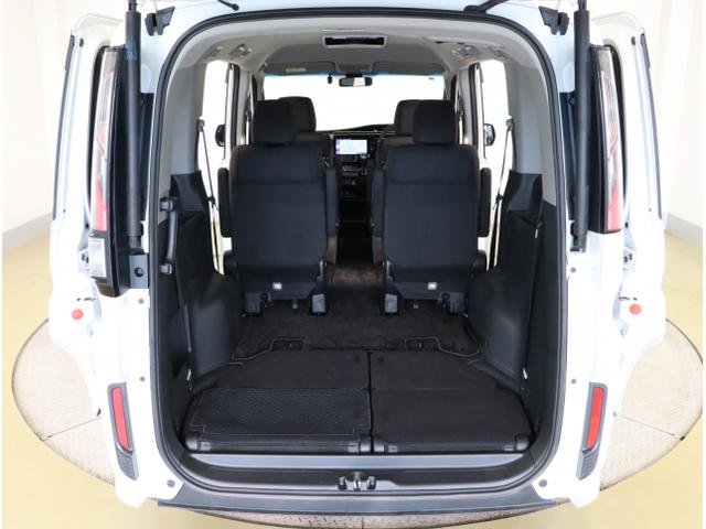 ステップワゴンスパーダ スパーダホンダセンシング 盗難防止 助手席エアバッグ Wパワスラ 地デジ LEDライト 横滑り防止システム オートエアコン リアカメラ ドライブレコーダー装着車 USB ナビ&TV 三列シート(50枚目)