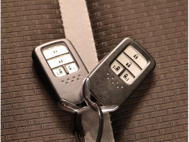 ステップワゴンスパーダ ｅ：ＨＥＶスパーダＧ・ＥＸホンダセンシング　エアバック　Ｐアシスト　地デジ　クルコン　サイドエアバッグ　シ－トヒ－タ－　衝突軽減システム　スマキー　ＬＥＤランプ　ドラレコ　ＵＳＢ接続　ＡＢＳ（27枚目）