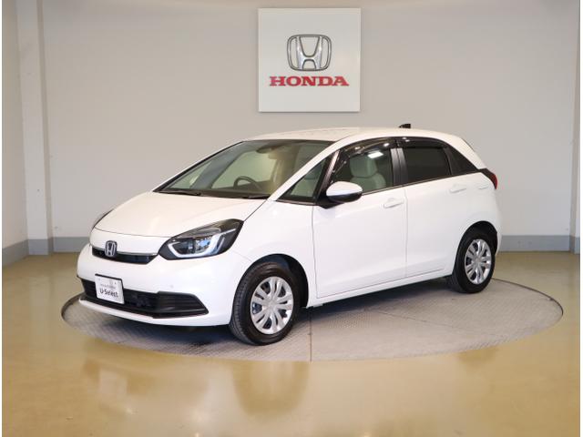 フィット ｅ：ＨＥＶホーム　前後誤発進抑制機能　クリソナ　助手席エアバッグ　運転席エアバッグ　シートヒーター　アイドリングストップ　ＬＥＤライト　ＵＳＢ接続　バックカメラ　ＡＢＳ　サイドエアバッグ　フルセグＴＶ（3枚目）