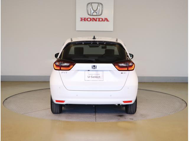 フィット ｅ：ＨＥＶホーム　前後誤発進抑制機能　クリソナ　助手席エアバッグ　運転席エアバッグ　シートヒーター　アイドリングストップ　ＬＥＤライト　ＵＳＢ接続　バックカメラ　ＡＢＳ　サイドエアバッグ　フルセグＴＶ（12枚目）