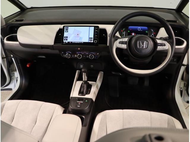 フィット ｅ：ＨＥＶホーム　前後誤発進抑制機能　クリソナ　助手席エアバッグ　運転席エアバッグ　シートヒーター　アイドリングストップ　ＬＥＤライト　ＵＳＢ接続　バックカメラ　ＡＢＳ　サイドエアバッグ　フルセグＴＶ（14枚目）