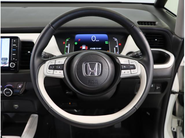 フィット ｅ：ＨＥＶホーム　前後誤発進抑制機能　クリソナ　助手席エアバッグ　運転席エアバッグ　シートヒーター　アイドリングストップ　ＬＥＤライト　ＵＳＢ接続　バックカメラ　ＡＢＳ　サイドエアバッグ　フルセグＴＶ（15枚目）