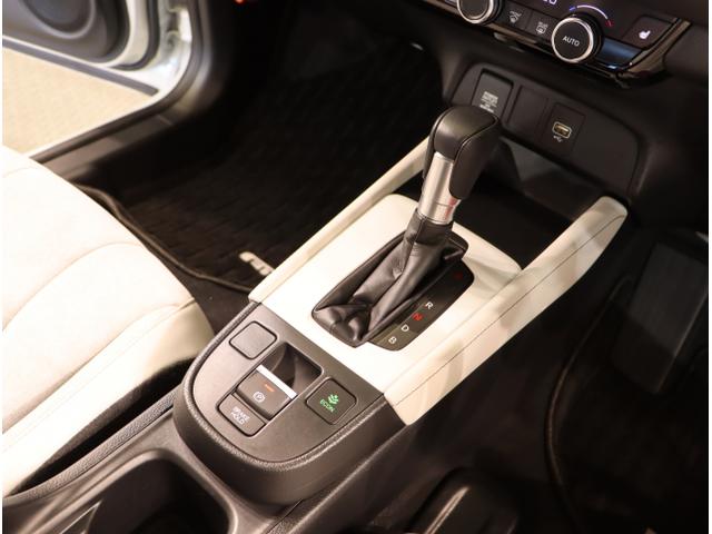 フィット ｅ：ＨＥＶホーム　前後誤発進抑制機能　クリソナ　助手席エアバッグ　運転席エアバッグ　シートヒーター　アイドリングストップ　ＬＥＤライト　ＵＳＢ接続　バックカメラ　ＡＢＳ　サイドエアバッグ　フルセグＴＶ（17枚目）