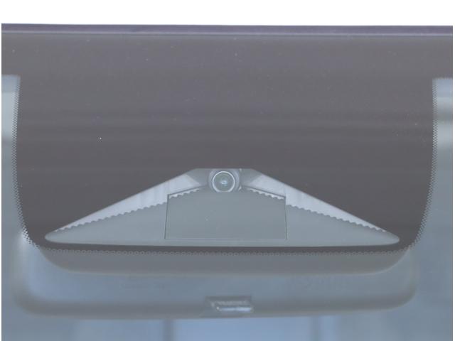 フィット ｅ：ＨＥＶホーム　前後誤発進抑制機能　クリソナ　助手席エアバッグ　運転席エアバッグ　シートヒーター　アイドリングストップ　ＬＥＤライト　ＵＳＢ接続　バックカメラ　ＡＢＳ　サイドエアバッグ　フルセグＴＶ（27枚目）