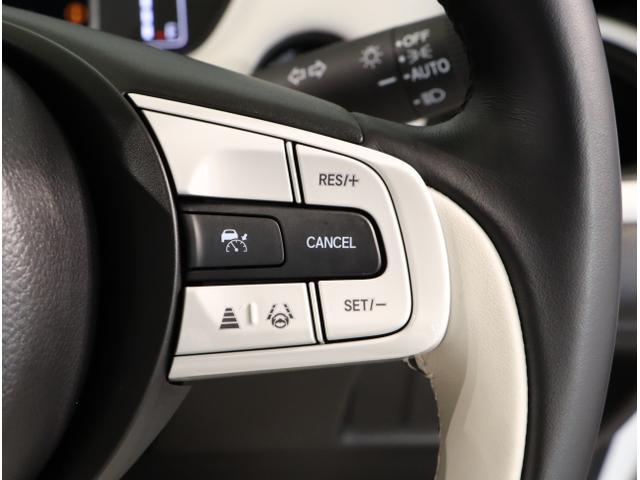 フィット ｅ：ＨＥＶホーム　前後誤発進抑制機能　クリソナ　助手席エアバッグ　運転席エアバッグ　シートヒーター　アイドリングストップ　ＬＥＤライト　ＵＳＢ接続　バックカメラ　ＡＢＳ　サイドエアバッグ　フルセグＴＶ（28枚目）