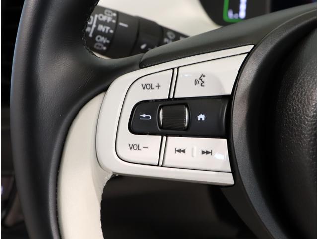 フィット ｅ：ＨＥＶホーム　前後誤発進抑制機能　クリソナ　助手席エアバッグ　運転席エアバッグ　シートヒーター　アイドリングストップ　ＬＥＤライト　ＵＳＢ接続　バックカメラ　ＡＢＳ　サイドエアバッグ　フルセグＴＶ（32枚目）