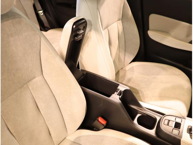 フィット ｅ：ＨＥＶホーム　前後誤発進抑制機能　クリソナ　助手席エアバッグ　運転席エアバッグ　シートヒーター　アイドリングストップ　ＬＥＤライト　ＵＳＢ接続　バックカメラ　ＡＢＳ　サイドエアバッグ　フルセグＴＶ（40枚目）