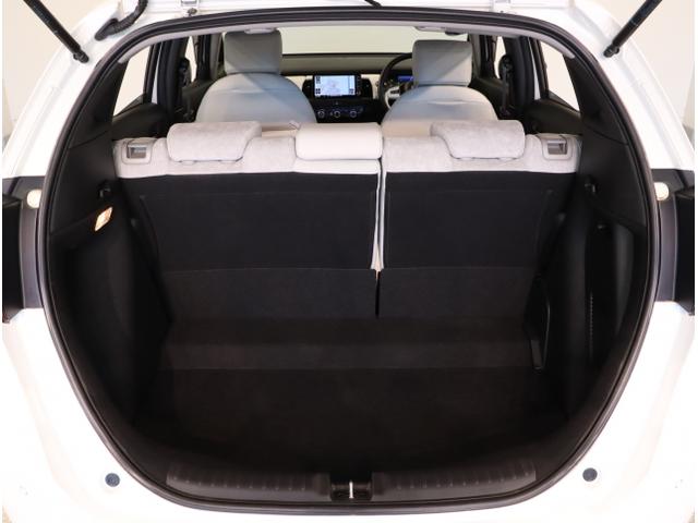 フィット ｅ：ＨＥＶホーム　前後誤発進抑制機能　クリソナ　助手席エアバッグ　運転席エアバッグ　シートヒーター　アイドリングストップ　ＬＥＤライト　ＵＳＢ接続　バックカメラ　ＡＢＳ　サイドエアバッグ　フルセグＴＶ（45枚目）