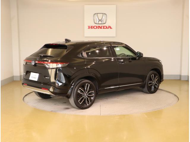 ヴェゼル ｅ：ＨＥＶＺ　衝突回避支援ブレーキ機能　パノラミックビューモニター　スマキ　Ｐトランク　フルオートエアコン　Ｄレコ　エアバッグ　両席エアバック　パワーウィンドウ　ＬＥＤランプ　ソナー　クルーズＣ（7枚目）