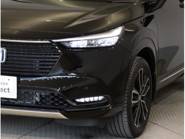 ヴェゼル ｅ：ＨＥＶＺ　衝突回避支援ブレーキ機能　パノラミックビューモニター　スマキ　Ｐトランク　フルオートエアコン　Ｄレコ　エアバッグ　両席エアバック　パワーウィンドウ　ＬＥＤランプ　ソナー　クルーズＣ（11枚目）