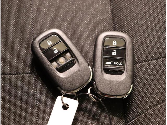 ヴェゼル ｅ：ＨＥＶＺ　衝突回避支援ブレーキ機能　パノラミックビューモニター　スマキ　Ｐトランク　フルオートエアコン　Ｄレコ　エアバッグ　両席エアバック　パワーウィンドウ　ＬＥＤランプ　ソナー　クルーズＣ（24枚目）