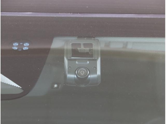 ヴェゼル ｅ：ＨＥＶＺ　衝突回避支援ブレーキ機能　パノラミックビューモニター　スマキ　Ｐトランク　フルオートエアコン　Ｄレコ　エアバッグ　両席エアバック　パワーウィンドウ　ＬＥＤランプ　ソナー　クルーズＣ（37枚目）