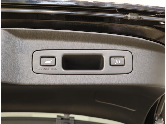 ヴェゼル ｅ：ＨＥＶＺ　衝突回避支援ブレーキ機能　パノラミックビューモニター　スマキ　Ｐトランク　フルオートエアコン　Ｄレコ　エアバッグ　両席エアバック　パワーウィンドウ　ＬＥＤランプ　ソナー　クルーズＣ（42枚目）