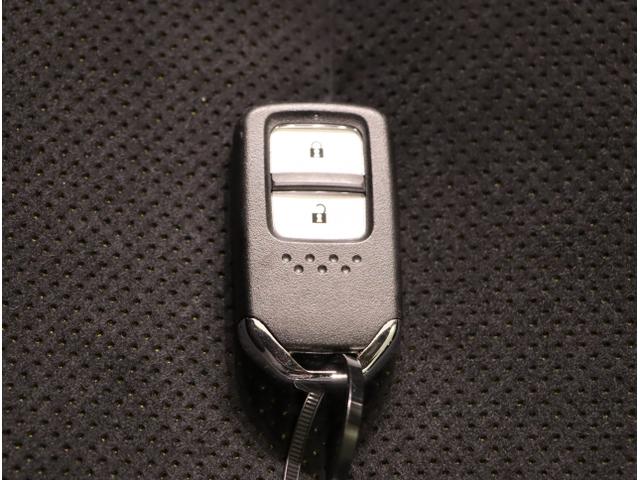 フィット ｅ：ＨＥＶＲＳ　エアバッグ　ナビ＆ＴＶ　パワーウィンドウ　助手席エアバッグ　Ｄレコ　フルセグテレビ　ＬＥＤヘッドランプ　セキュリティアラーム　フルオートエアコン　ＥＴＣ装備　スマートキ　ＵＳＢ（25枚目）