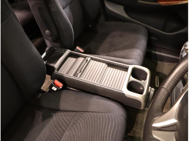 オデッセイ Ｍエアロパッケージ　キーフリー　ＥＴＣ車載器　地デジフルセグ　横滑り防止装置　スマ－トキ－　パワーウィンドウ　フルオートエアコン　ＤＶＤ　３列シート　ＨＤＤナビ　エアバック　パワーステアリング　ＡＢＳ（30枚目）