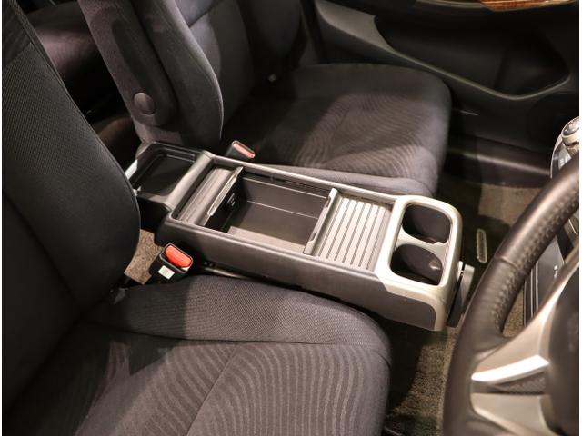 オデッセイ Ｍエアロパッケージ　キーフリー　ＥＴＣ車載器　地デジフルセグ　横滑り防止装置　スマ－トキ－　パワーウィンドウ　フルオートエアコン　ＤＶＤ　３列シート　ＨＤＤナビ　エアバック　パワーステアリング　ＡＢＳ（31枚目）
