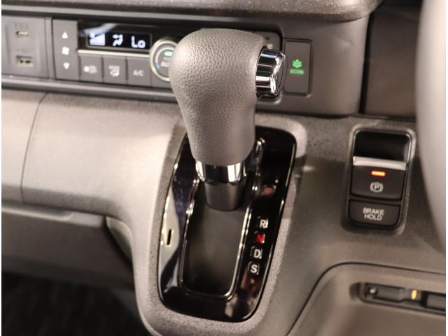 Ｎ－ＢＯＸカスタム ターボ　イモビライザー　衝突被害軽減　ベンチシート　キーフリー　Ｐセンサー　ＥＳＣ　パワステ　ＤＶＤ再生　両席エアバック　サイドエアバッグ　ターボ車　ＵＳＢ接続　Ａライト　スマキー　パワーウィンドウ（17枚目）