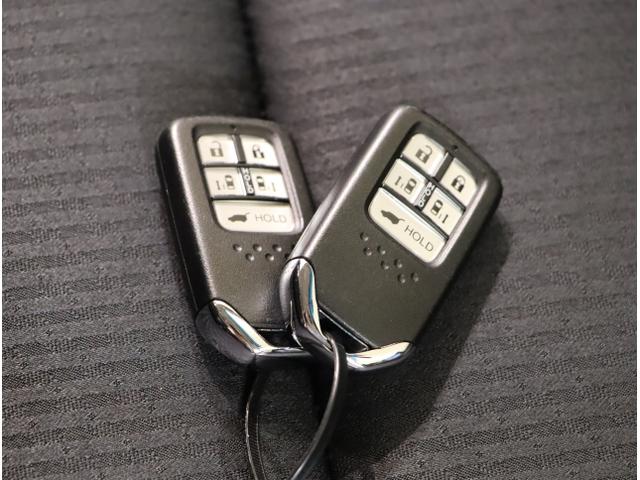 オデッセイハイブリッド ｅ：ＨＥＶアブソルート・ＥＸ　電動Ｒゲート　ＬＥＤライト　シ－トヒ－タ－　両側ＰＳＤ　パワ－シ－ト　Ｐアシスト　フルセグ　アイドルストップ　クルーズコントロール　ＤＶＤ再生機能　３列シート　ナビ＆ＴＶ（29枚目）