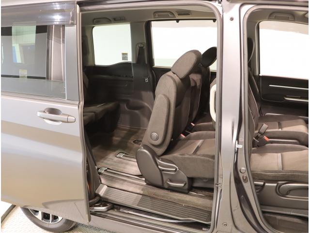 ステップワゴンスパーダ スパーダホンダセンシング　盗難防止　助手席エアバッグ　Ｗパワスラ　地デジ　サイドエアバッグ　ＬＥＤライト　横滑り防止システム　オートエアコン　ＵＳＢ　ナビ＆ＴＶ　三列シート　アイドリングＳ　ＥＴＣ付（45枚目）