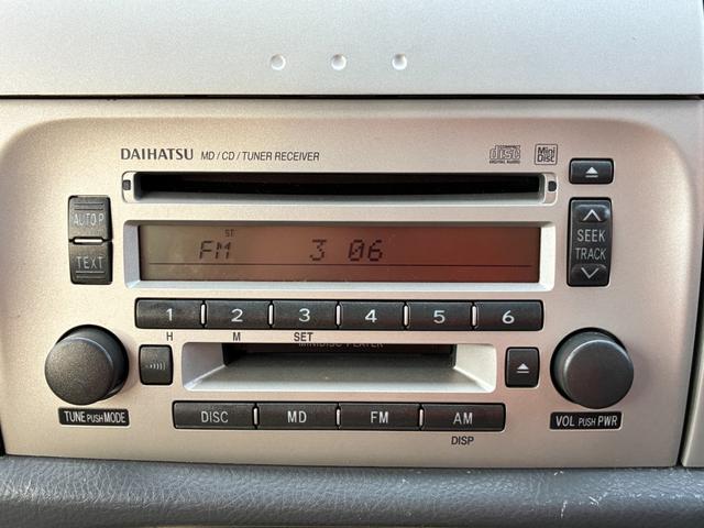 ムーヴラテ Ｌ　キーレスエントリー　電動格納ミラー　ベンチシート　ＡＴ　盗難防止システム　ＣＤ　ＭＤ　衝突安全ボディ　エアコン　パワーステアリング　パワーウィンドウ（4枚目）