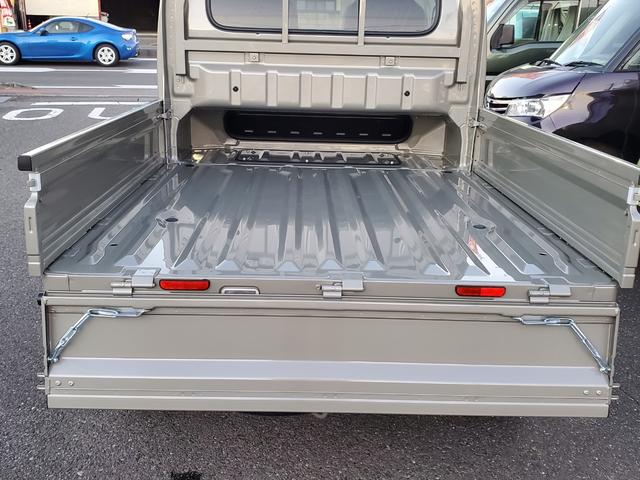 スーパーキャリイ 　４ＷＤ　ＭＴ　衝突被害軽減システム　クリアランスソナー　レーンアシスト　アイドリングストップ　電動格納ミラー　ＥＳＣ　エアコン　パワーウィンドウ（19枚目）