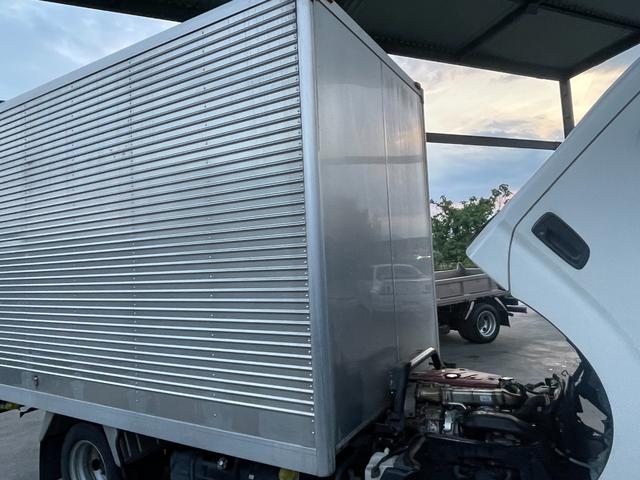 トヨエース ジャストロー　２ｔ積　アルミバン　１０尺　サイドドア　導風板付　バックカメラ（38枚目）