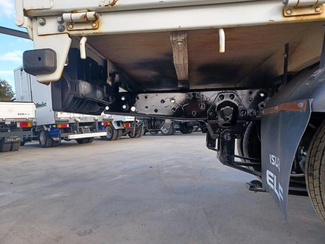 エルフトラック フルフラットロー　全低床　２ｔ積　平　実走１７，０００ｋｍ台　総重量４３３５ｋｇ　１０尺（43枚目）