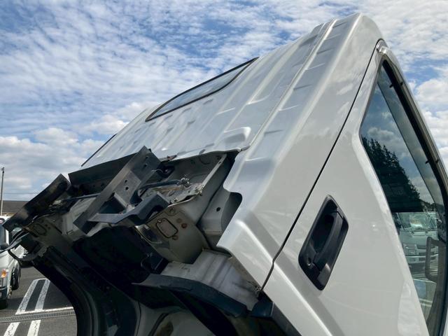エルフトラック 　２ｔ積・平ボディ・セミロング・ＡＴ車・５ｔ未満・ＥＴＣ・電格ミラー（31枚目）