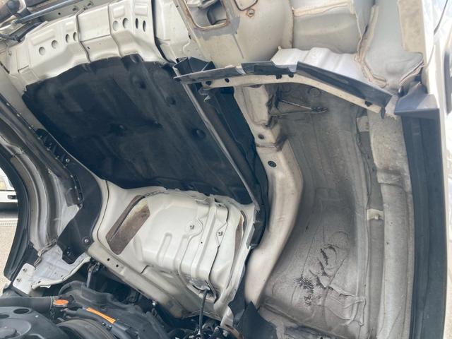 エルフトラック 　２ｔ積・平ボディ・セミロング・ＡＴ車・５ｔ未満・ＥＴＣ・電格ミラー（32枚目）