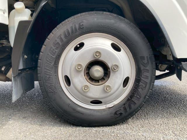 エルフトラック 　２ｔ積・平ボディ・セミロング・ＡＴ車・５ｔ未満・ＥＴＣ・電格ミラー（68枚目）