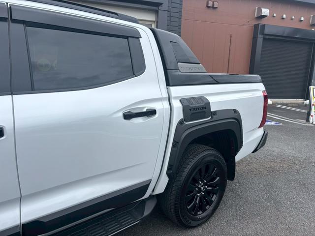 トライトン 　２．４　ＧＳＲ・４ＷＤ・０．５ｔ積・純正ナビ・全方位カメラ・バックカメラ・エクシードバイザー・サイドドアガーニッシュ・ヒューエルリッドガーニッシュ・アンダーライドプロテクション・有料カラー（11枚目）