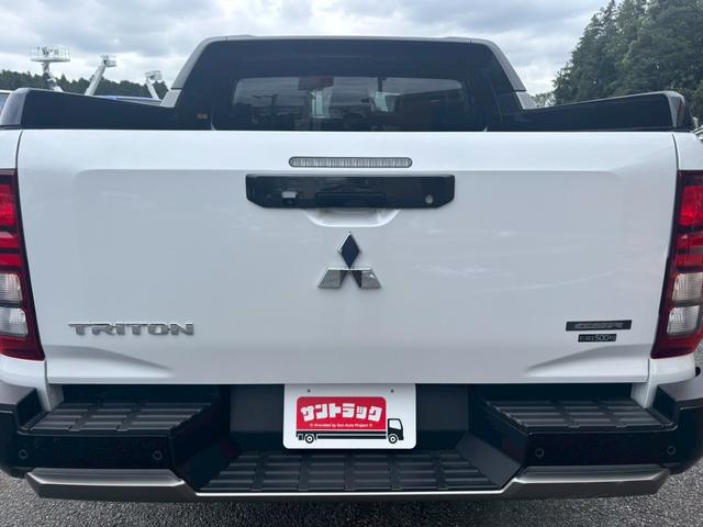 トライトン 　２．４　ＧＳＲ・４ＷＤ・０．５ｔ積・純正ナビ・全方位カメラ・バックカメラ・エクシードバイザー・サイドドアガーニッシュ・ヒューエルリッドガーニッシュ・アンダーライドプロテクション・有料カラー（13枚目）