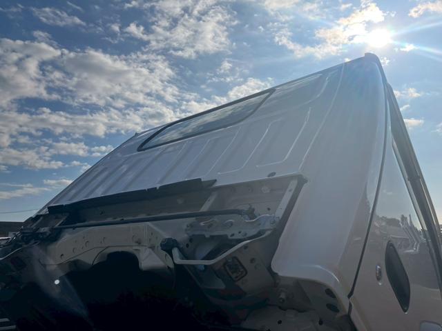 エルフトラック 3t積・平ボディ・全低床・MT6・電格ミラー(31枚目)