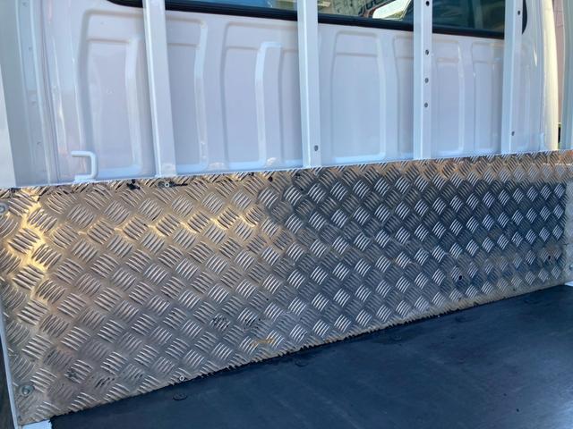 エルフトラック 1.9t積・Wキャブ・4WD・全低床・AT車・5t未満・ETC・電格ミラー・バックカメラ・ナビTV・車線逸脱警報装置・衝突軽減ブレーキ(20枚目)