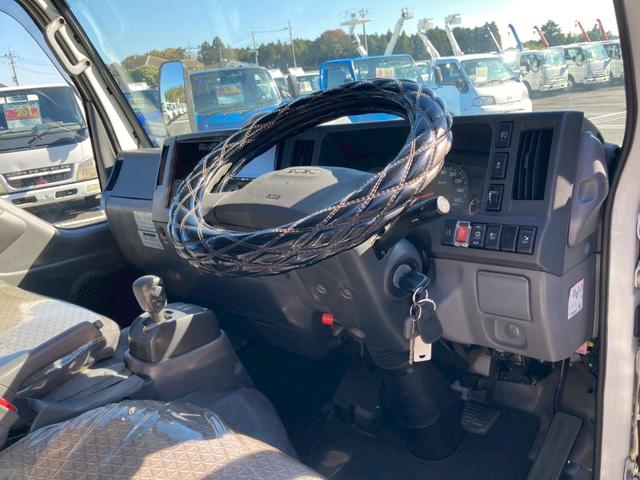 エルフトラック 1.9t積・Wキャブ・4WD・全低床・AT車・5t未満・ETC・電格ミラー・バックカメラ・ナビTV・車線逸脱警報装置・衝突軽減ブレーキ(42枚目)