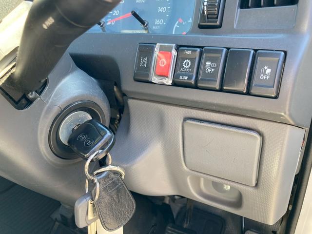 エルフトラック 1.9t積・Wキャブ・4WD・全低床・AT車・5t未満・ETC・電格ミラー・バックカメラ・ナビTV・車線逸脱警報装置・衝突軽減ブレーキ(43枚目)