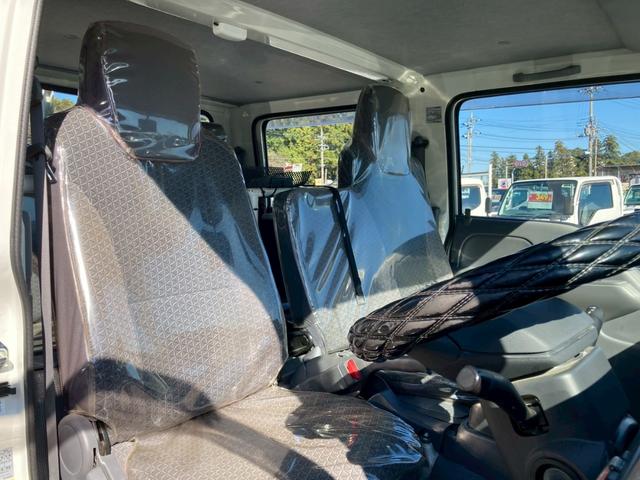 エルフトラック 1.9t積・Wキャブ・4WD・全低床・AT車・5t未満・ETC・電格ミラー・バックカメラ・ナビTV・車線逸脱警報装置・衝突軽減ブレーキ(51枚目)