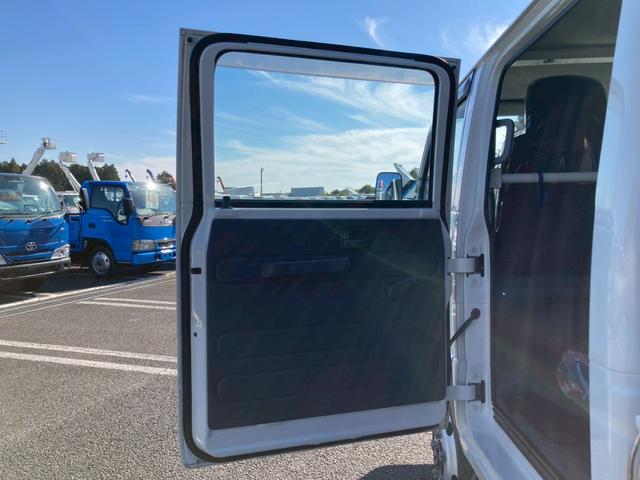 エルフトラック 1.9t積・Wキャブ・4WD・全低床・AT車・5t未満・ETC・電格ミラー・バックカメラ・ナビTV・車線逸脱警報装置・衝突軽減ブレーキ(57枚目)
