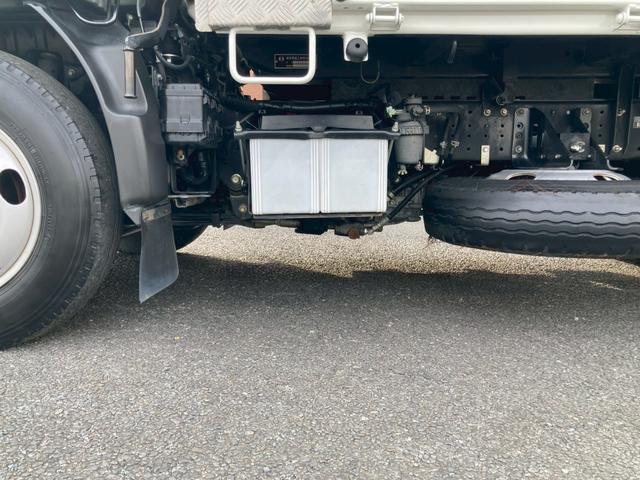 デュトロ 　３ｔ積・ダンプ・全低床・コボレーン付・メッキパーツ・ＭＴ６・ＥＴＣ・電格ミラー・バックカメラ・ナビＴＶ（42枚目）